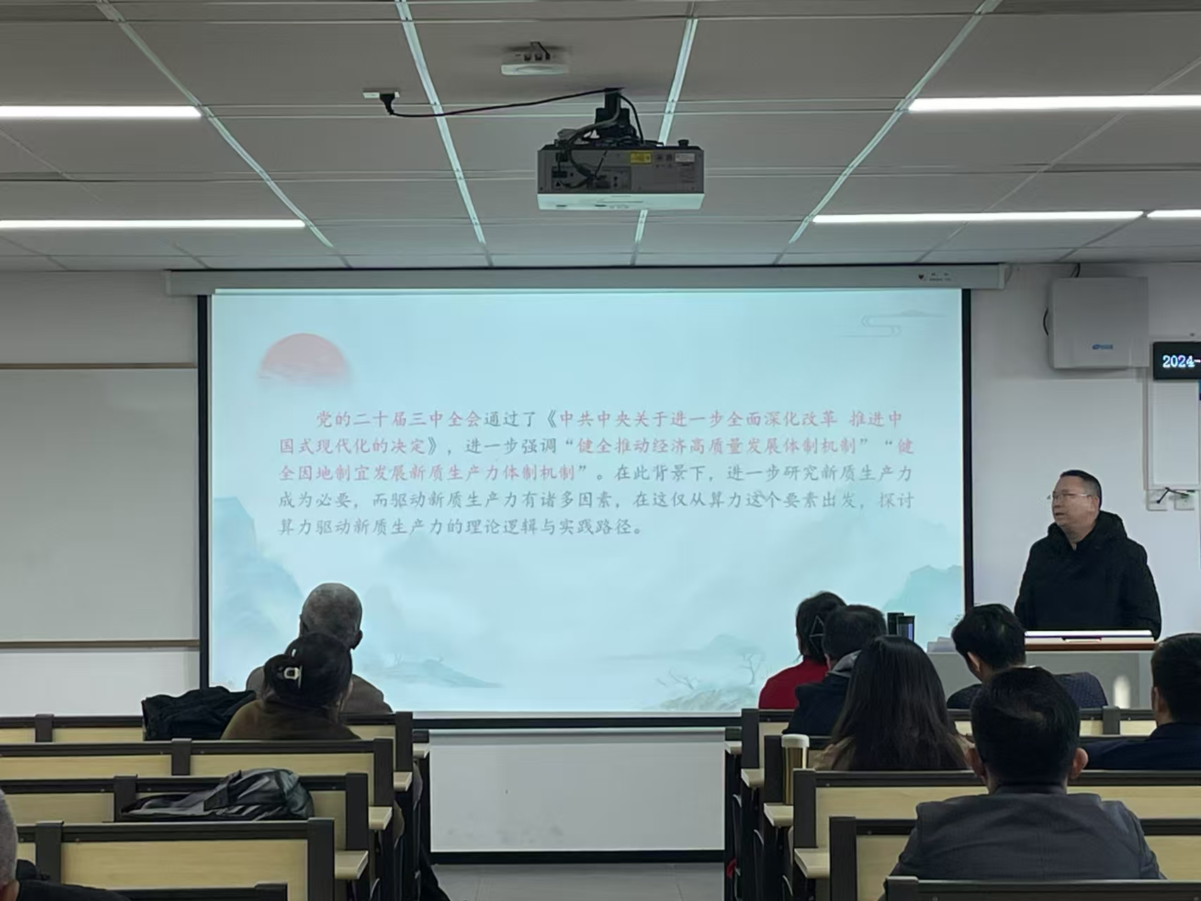 太阳成集团tyc122cc蔡旺教授授课现场 (2).jpg