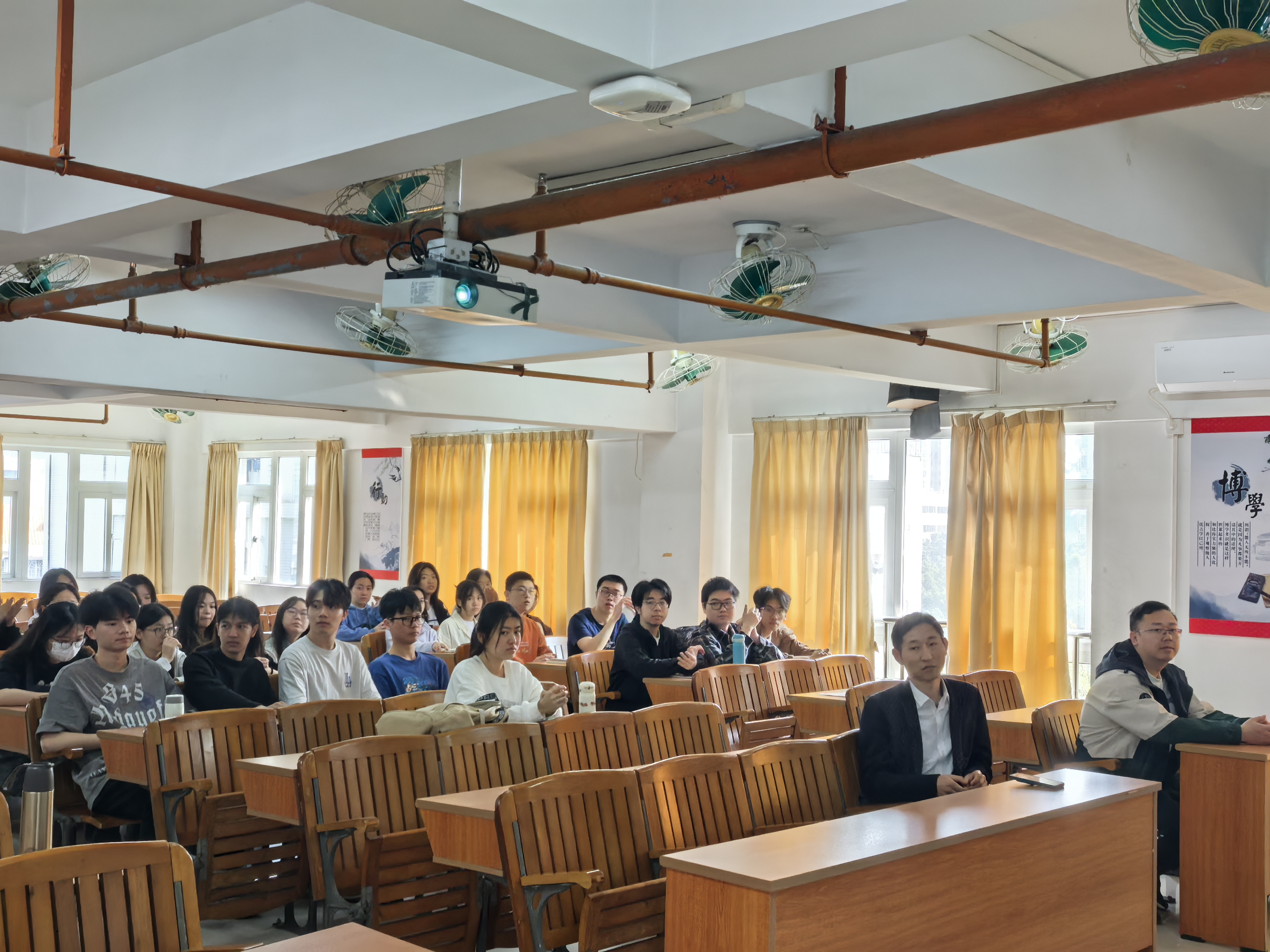交流会现场.jpg