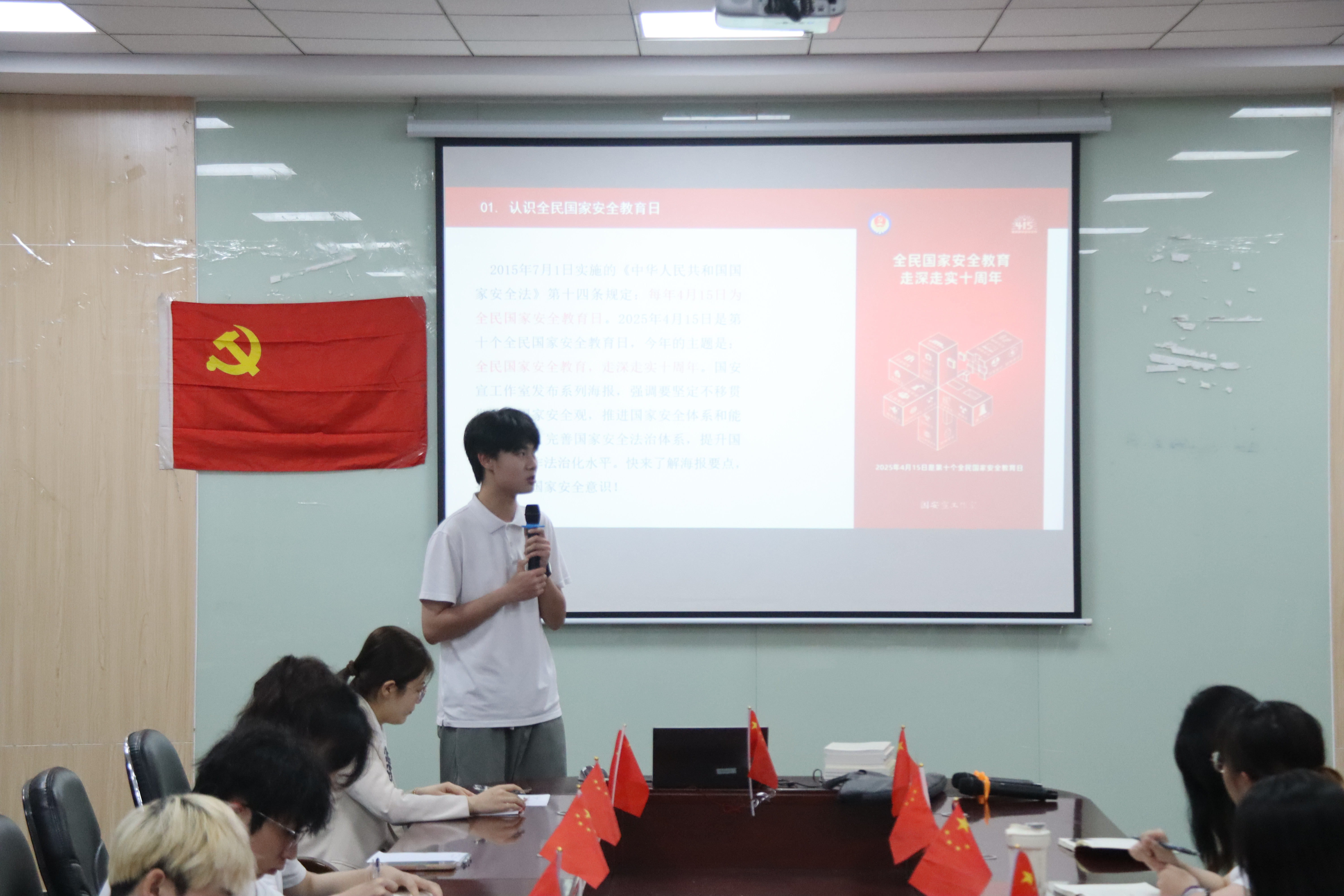 刘冲同志进行分享.JPG