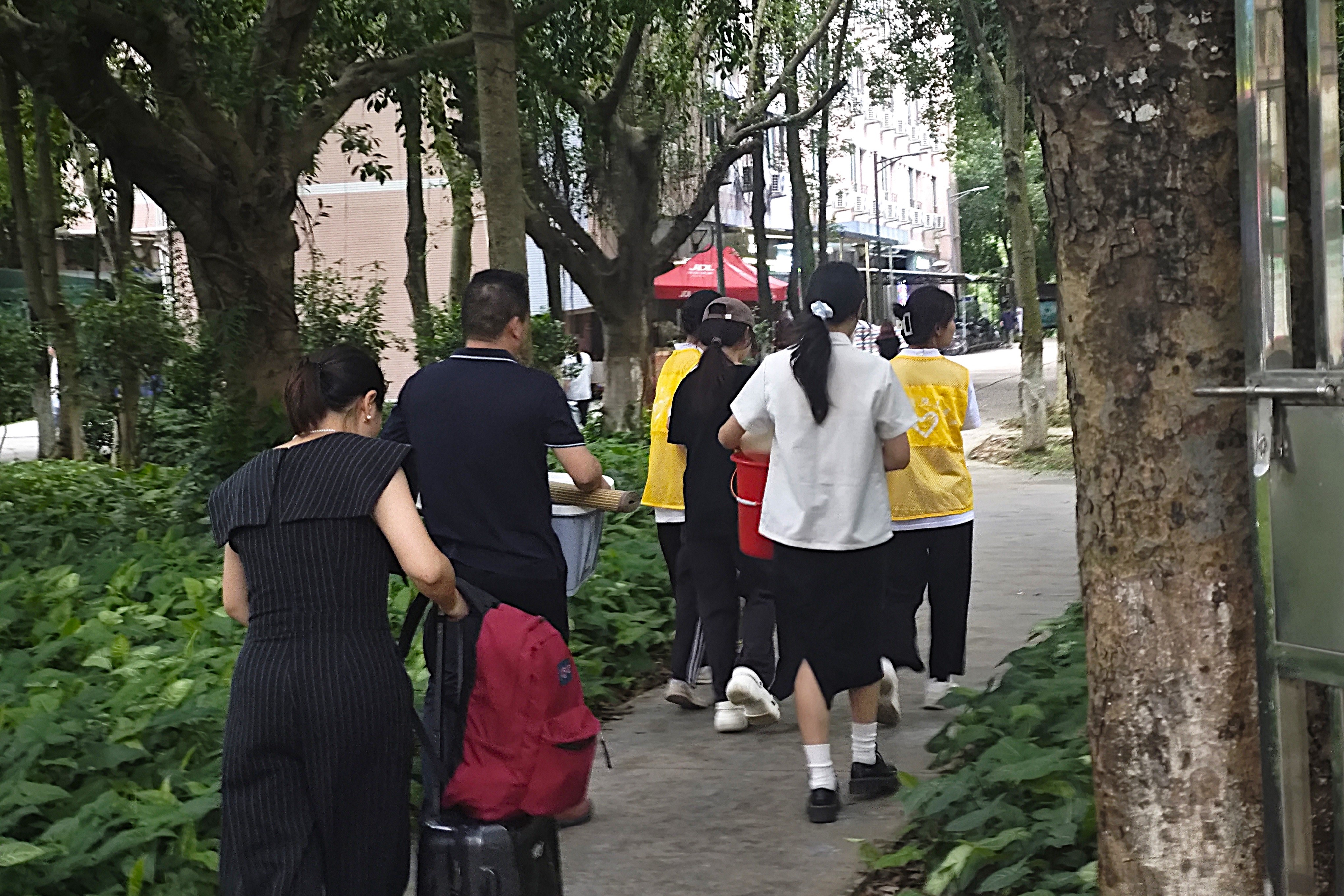 搬运行李2.jpg