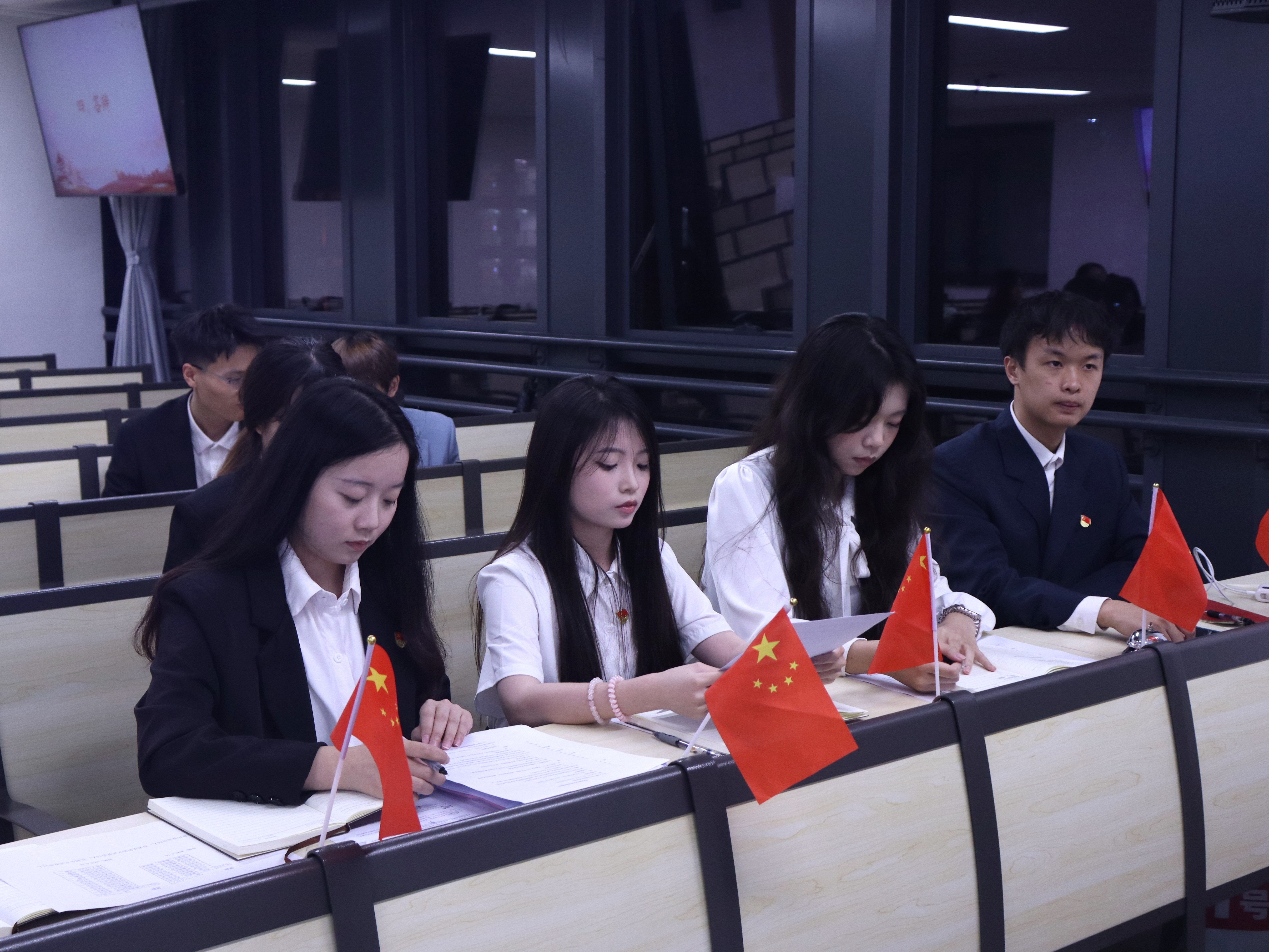 答辩小组.JPG