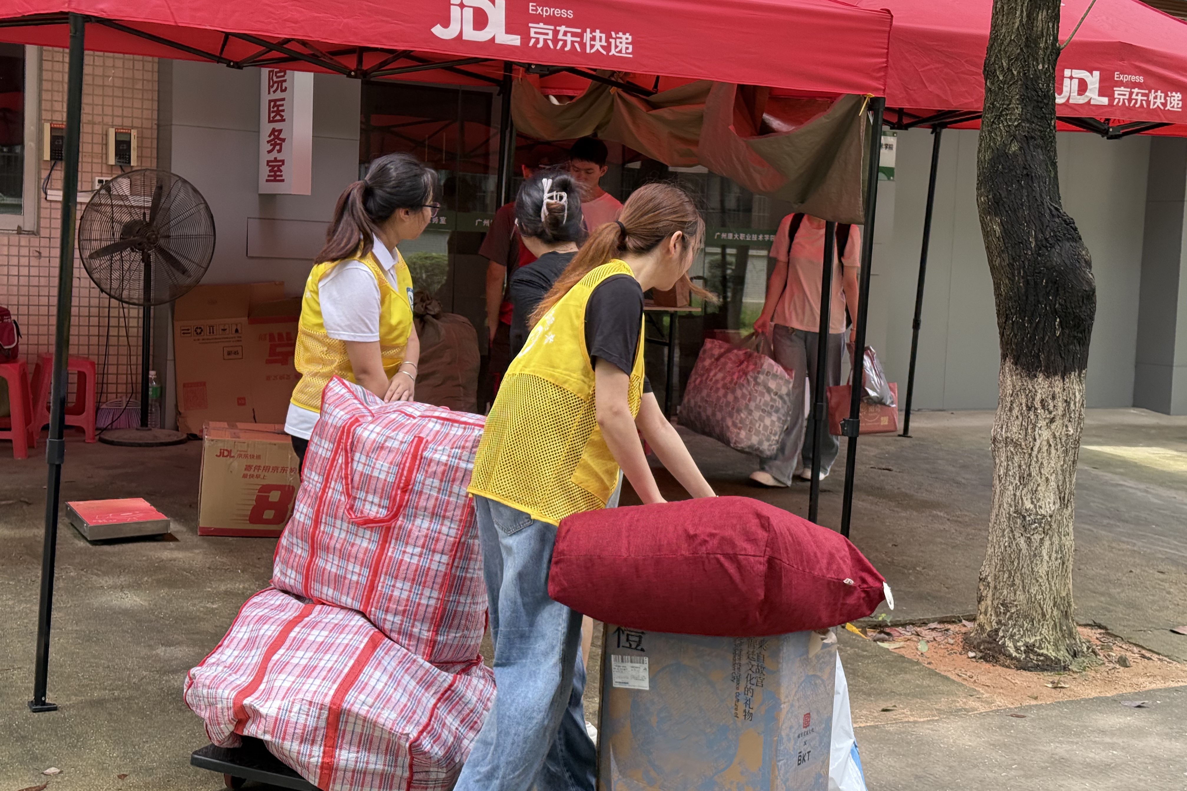 搬运行李4.jpg